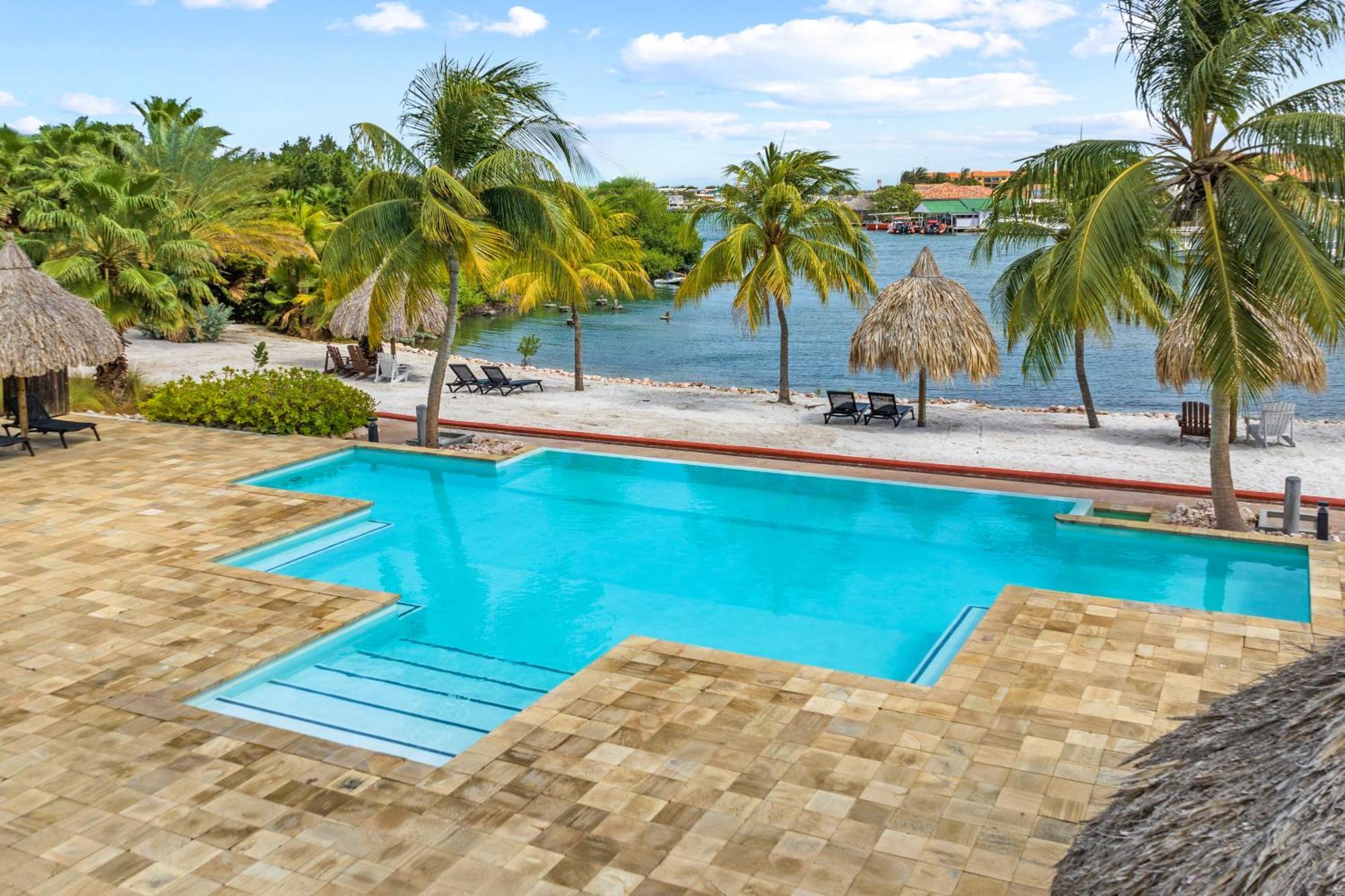 Spanish Water View Apartments - Jan Thiel Area Виллемстад Экстерьер фото